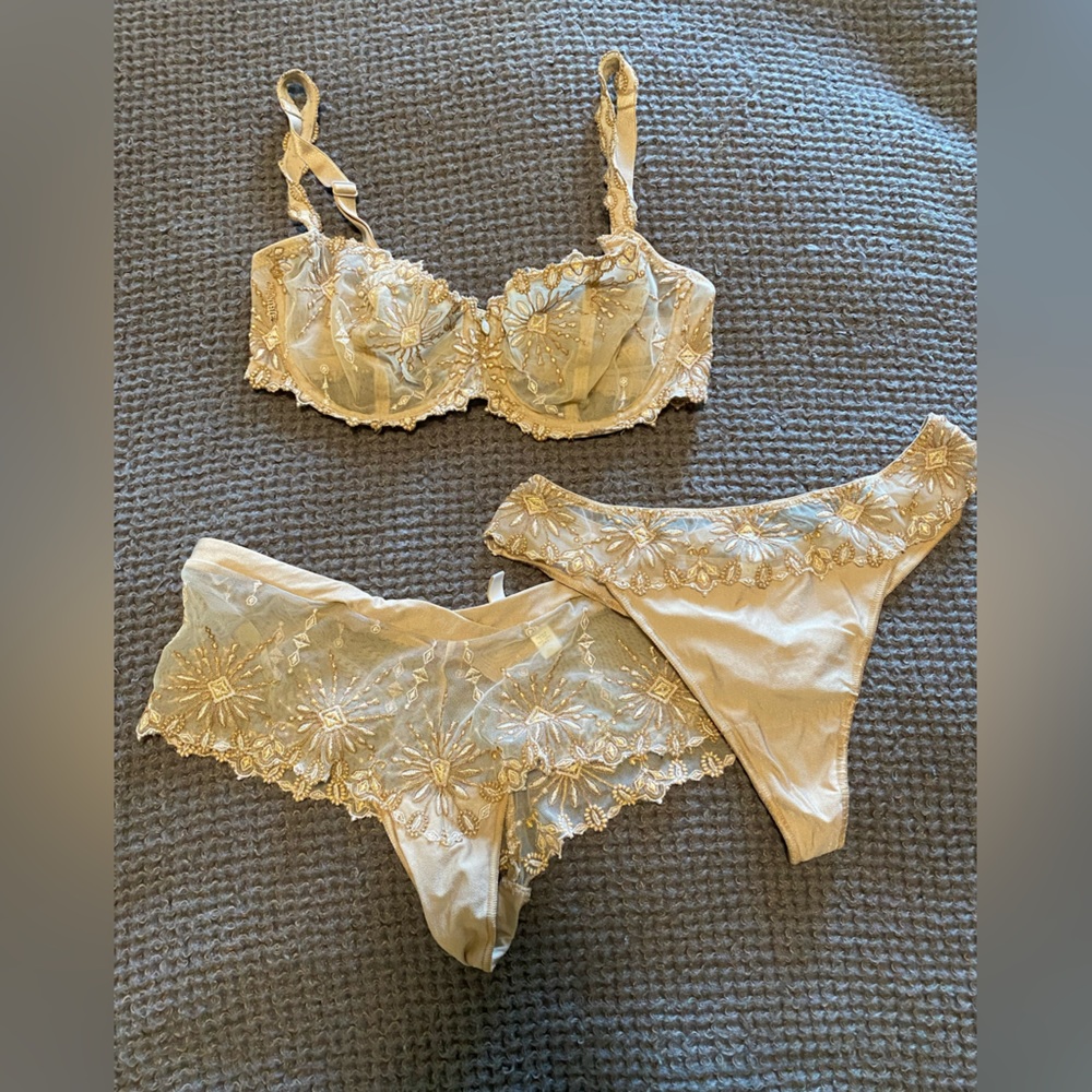 Chantelle Champs Elysees Bra and Undies Set 32DD/S